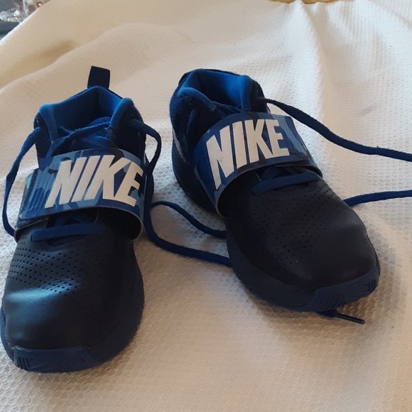 Nike team hustle basketball shoes